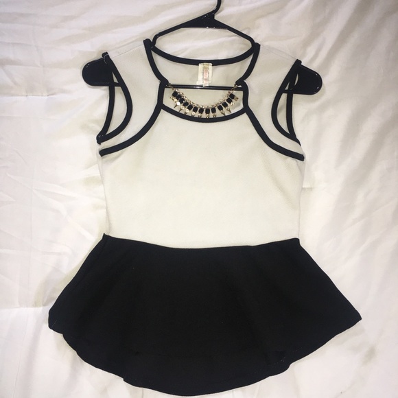 Tops - Black & white with jewel necklace